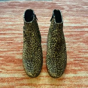 Amazing leopard print Saint Laurent Boots!